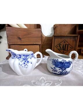 VTG Shelley Creamer Dainty Blue Floral Bone China W/ Japanese Creamer Display